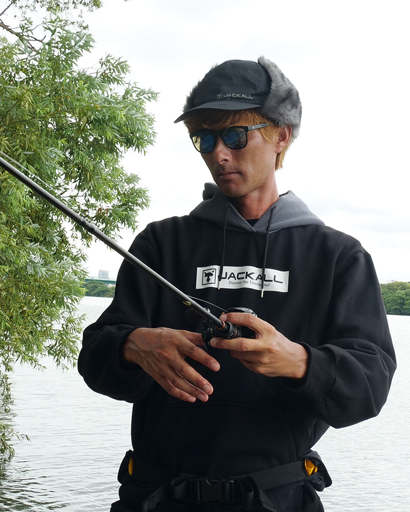 プルオーバーフーディ