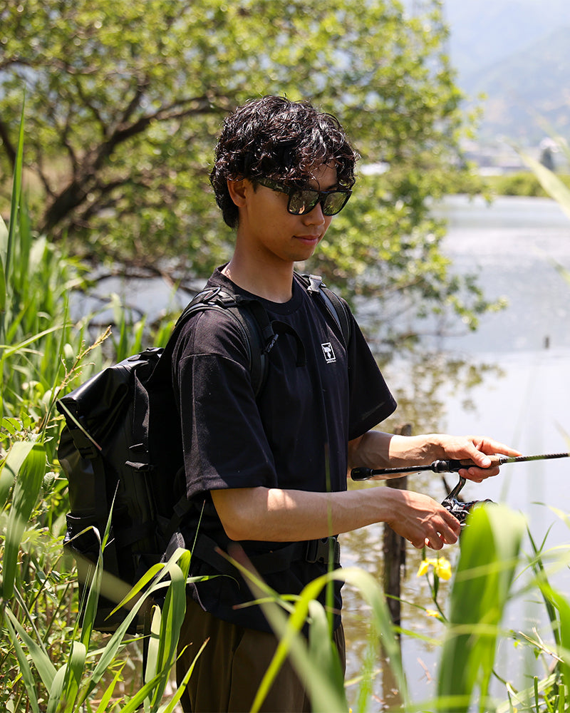 バックロゴTシャツ