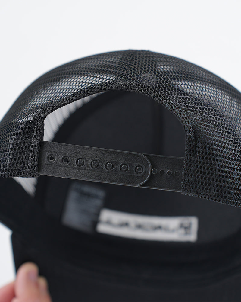 メッシュロゴキャップ