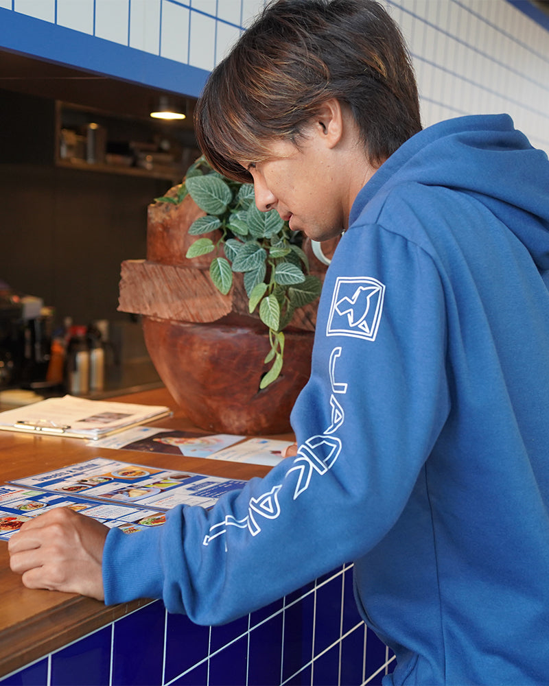 【WEB限定】ロゴスリーブプルオーバーフーディー